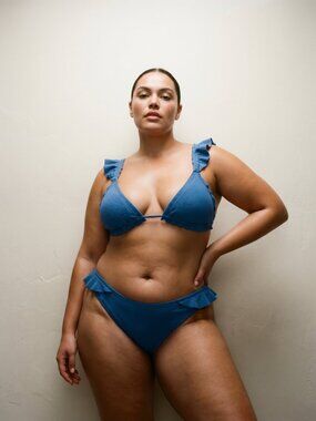 CLUBBE BOSSA 

Elegant Blue Ruffle Bikini